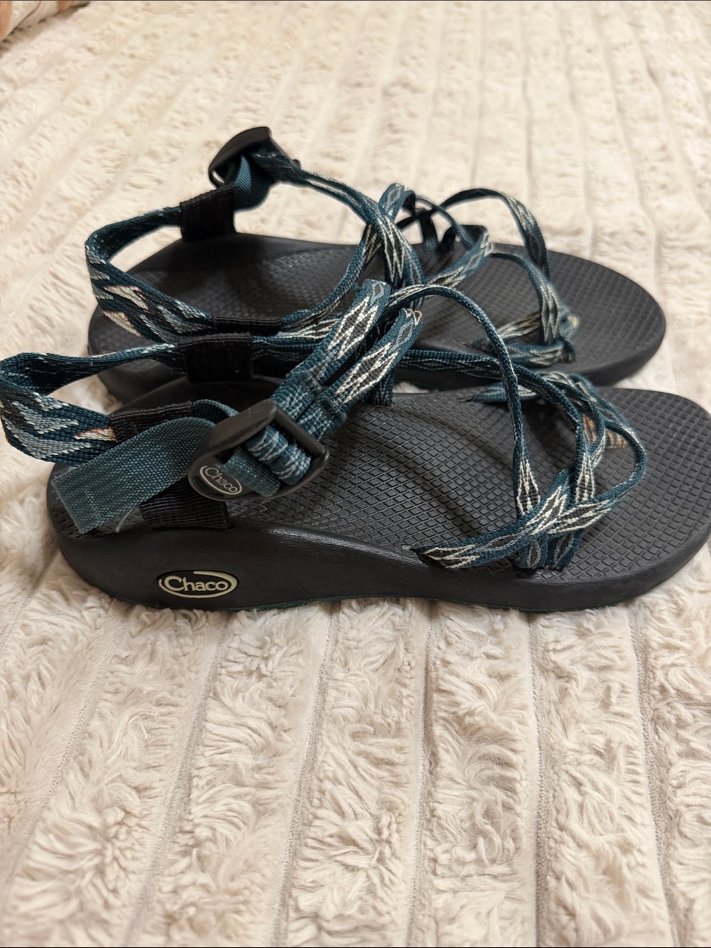 Chaco Teal and Black Strappy Outdoor Sandals